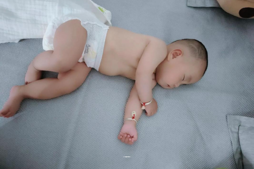 高平几个月宝宝会抬头